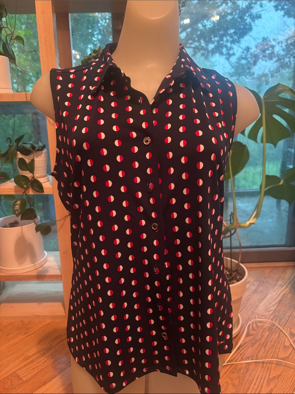 Tommy Hilfiger Navy Sleeveless Button-Front Blouse with Pink and White Dot Print
